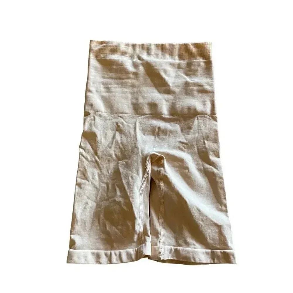 NWT SKIMS SEAMLESS SCULPT
MID THIGH SHORT CLAY SZ S/M #1466